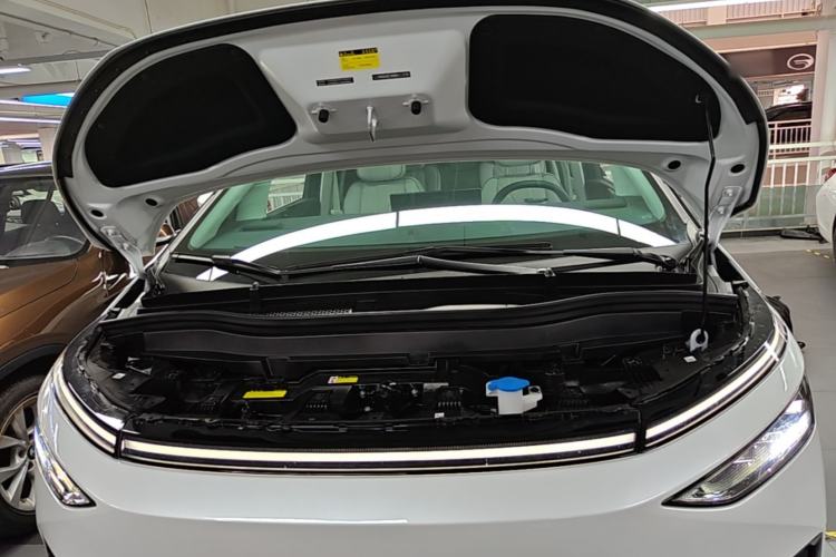 Used XPeng X9 2024 702 Ultra-Long Range Max Engine Bay