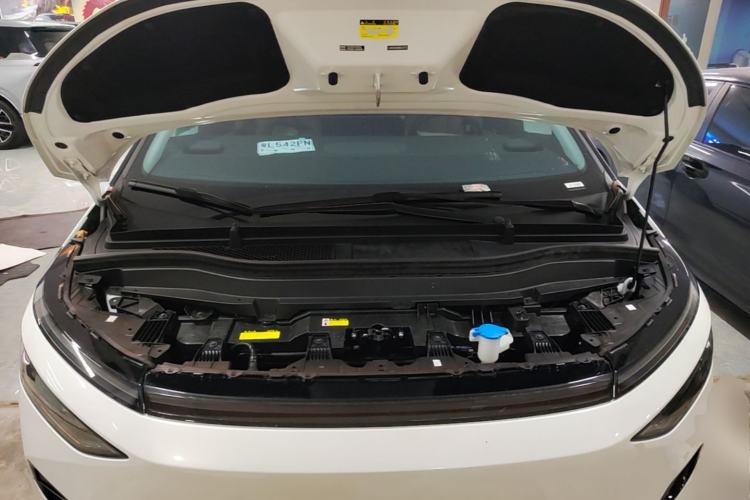 Used XPeng X9 2024 702 Ultra-Long Range Max Engine Bay
