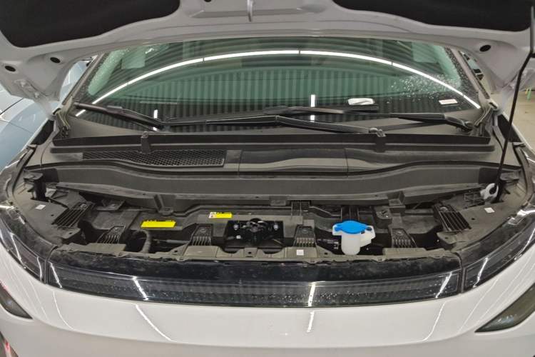 Used XPeng X9 2024 702 Ultra-Long Range Max Engine Bay