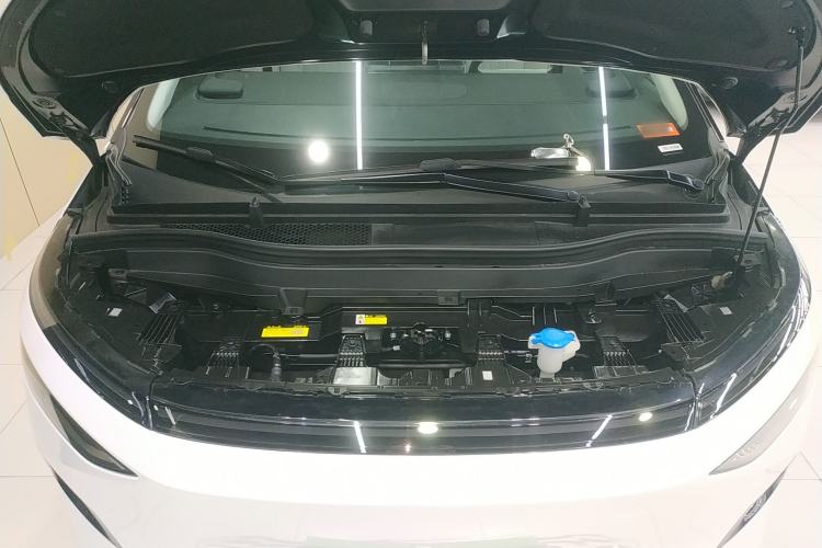 Used XPeng X9 2024 610 Long-Range Pro Engine Bay