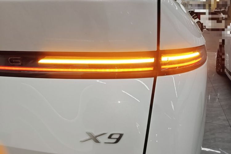 Used XPeng X9 2024 610 Long-Range Pro Exterior 3