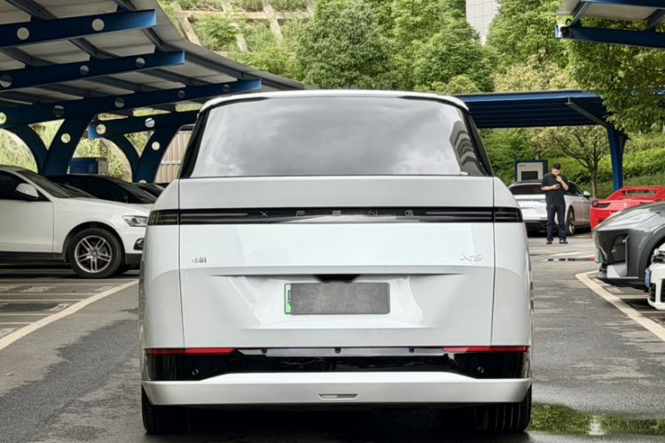 Used XPeng X9 2024 702 Ultra-Long Range Max Exterior 3