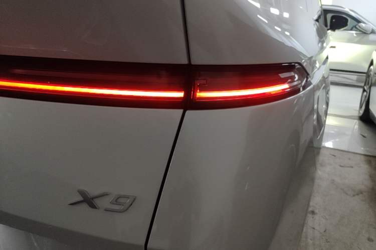 Used XPeng X9 2024 702 Ultra-Long Range Max Exterior 3