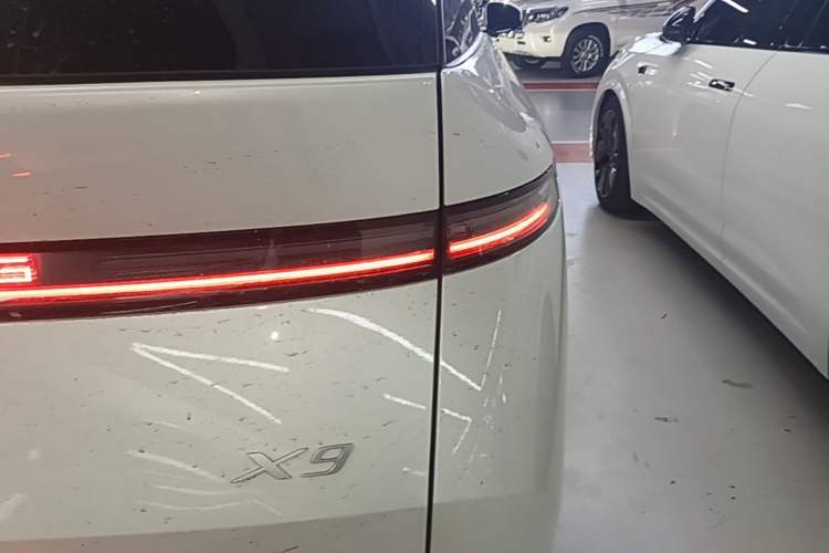 Used XPeng X9 2024 702 Ultra-Long Range Max Exterior 3