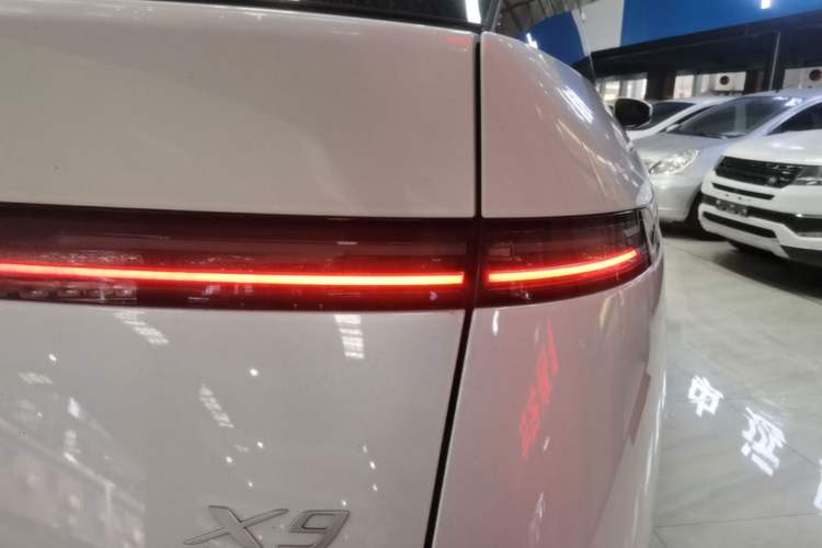 Used XPeng X9 2024 702 Ultra-Long Range Max Exterior 3