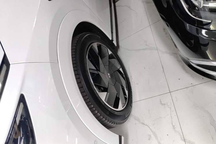 Used XPeng X9 2024 702 Ultra-Long Range Max Exterior 4