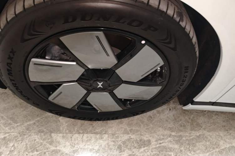 Used XPeng X9 2024 610 Long-Range Pro Exterior 4