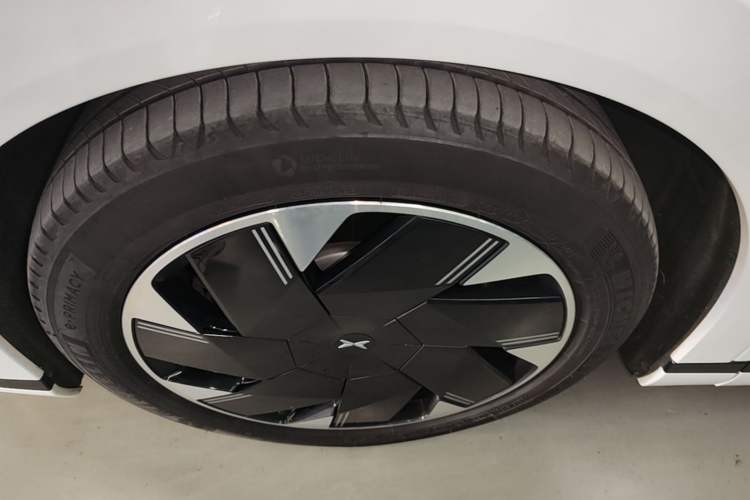 Used XPeng X9 2024 640 All-Wheel Drive High-Performance Max Exterior 4
