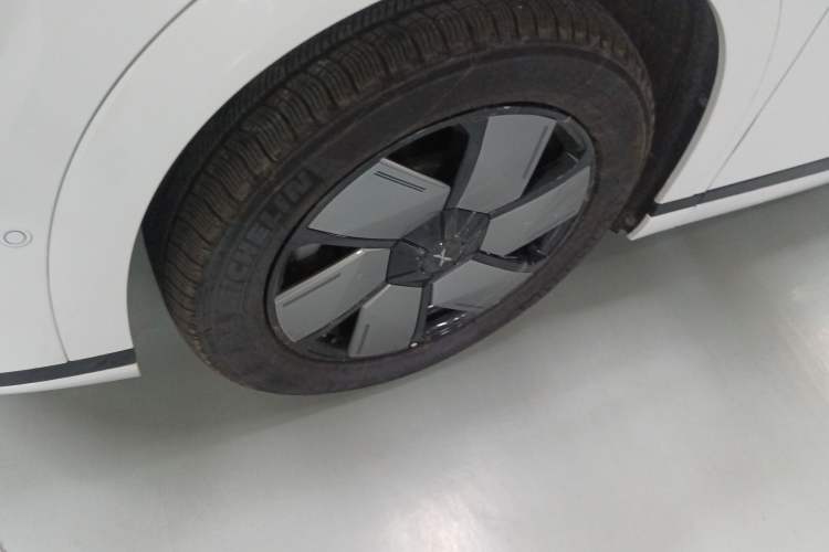 Used XPeng X9 2024 702 Ultra-Long Range Max Exterior 4