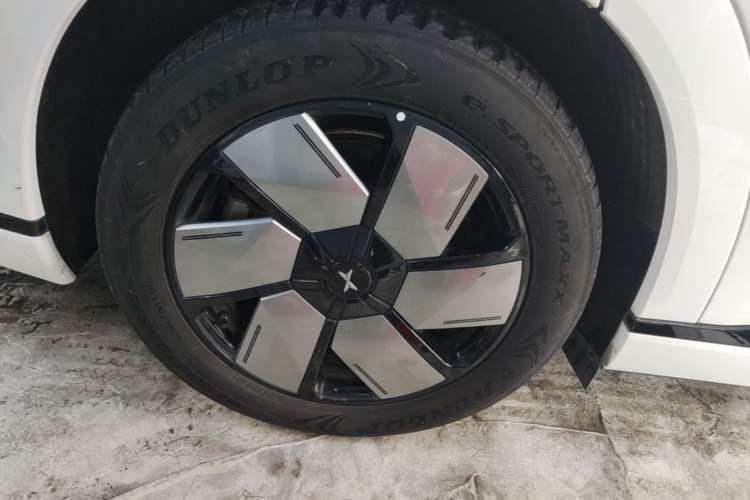 Used XPeng X9 2024 610 Long-Range Pro Exterior 5