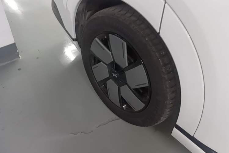 Used XPeng X9 2024 702 Ultra-Long Range Max Exterior 5