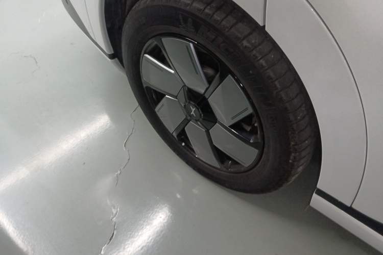 Used XPeng X9 2024 702 Ultra-Long Range Max Exterior 5
