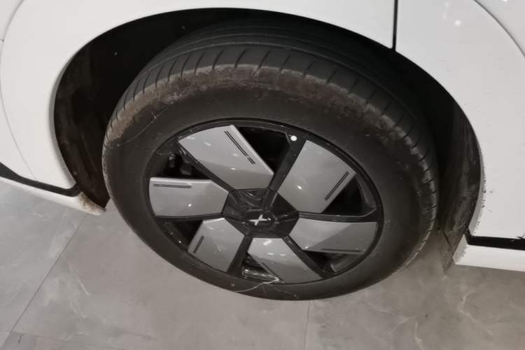 Used XPeng X9 2024 640 All-Wheel Drive High-Performance Max Exterior 5