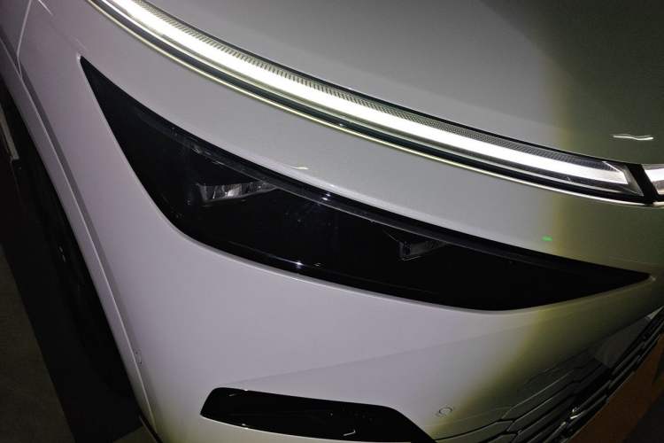 Used XPeng X9 2024 640 All-Wheel Drive High-Performance Max Exterior 6