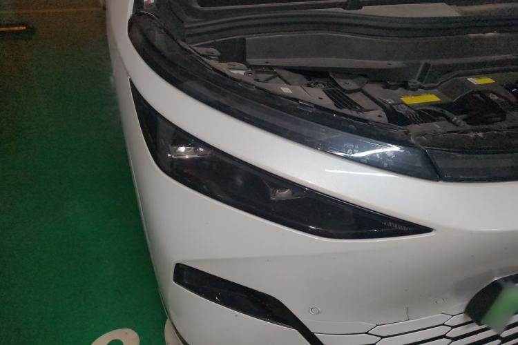 Used XPeng X9 2024 702 Ultra-Long Range Max Exterior 6