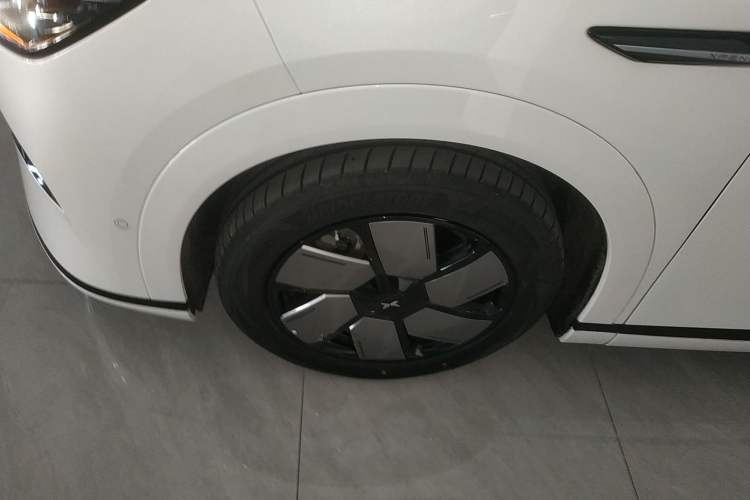 Used XPeng X9 2024 640 All-Wheel Drive High-Performance Max Exterior 7