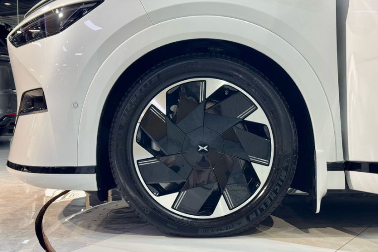 Used XPeng X9 2024 640 All-Wheel Drive High-Performance Max Exterior 7