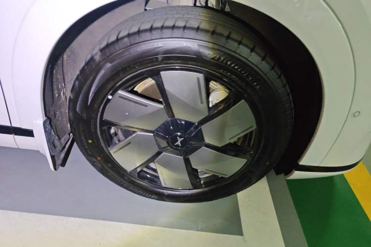Used XPeng X9 2024 640 All-Wheel Drive High-Performance Max Exterior 7