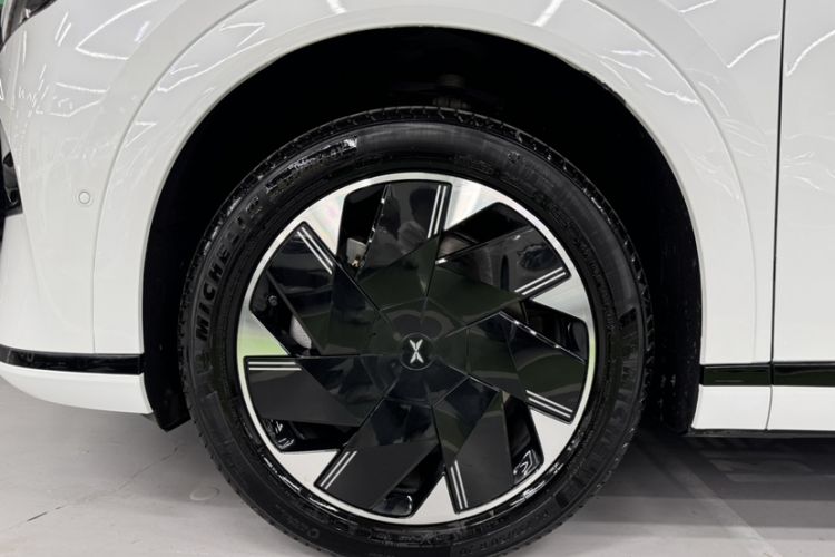 Used XPeng X9 2024 702 Ultra-Long Range Max Exterior 7