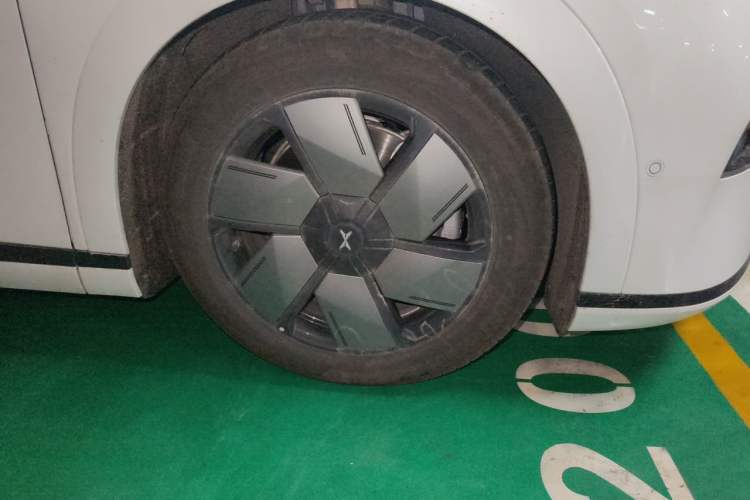 Used XPeng X9 2024 702 Ultra-Long Range Max Exterior 7
