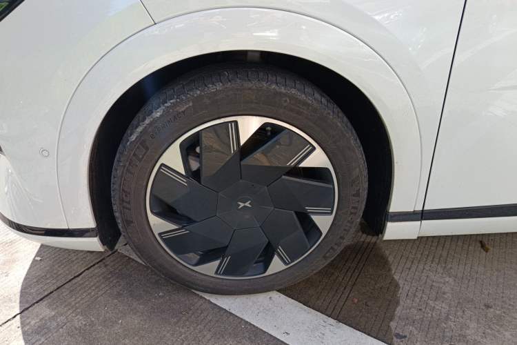 Used XPeng X9 2024 640 All-Wheel Drive High-Performance Max Exterior 7