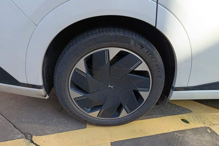 Used XPeng X9 2024 640 All-Wheel Drive High-Performance Max Exterior 8