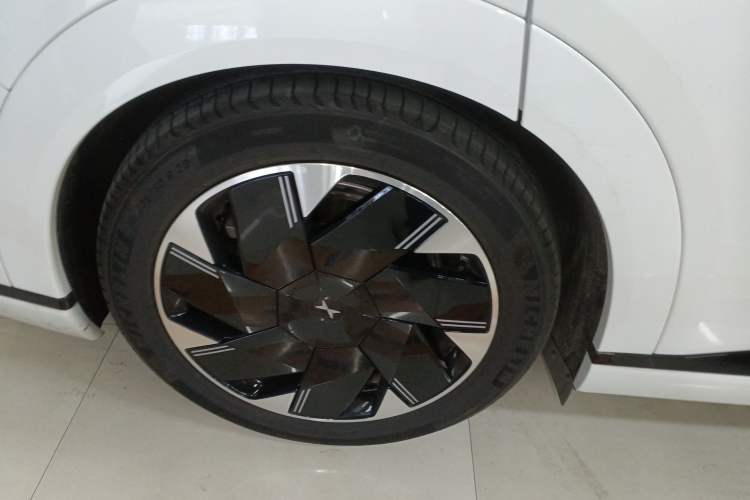 Used XPeng X9 2024 640 All-Wheel Drive High-Performance Max Exterior 8