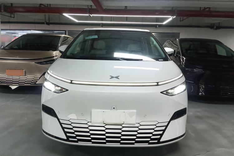 Used XPeng X9 2024 702 Ultra-Long Range Max Front