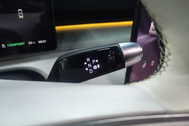 Used XPeng X9 2024 702 Ultra-Long Range Pro Gear Lever