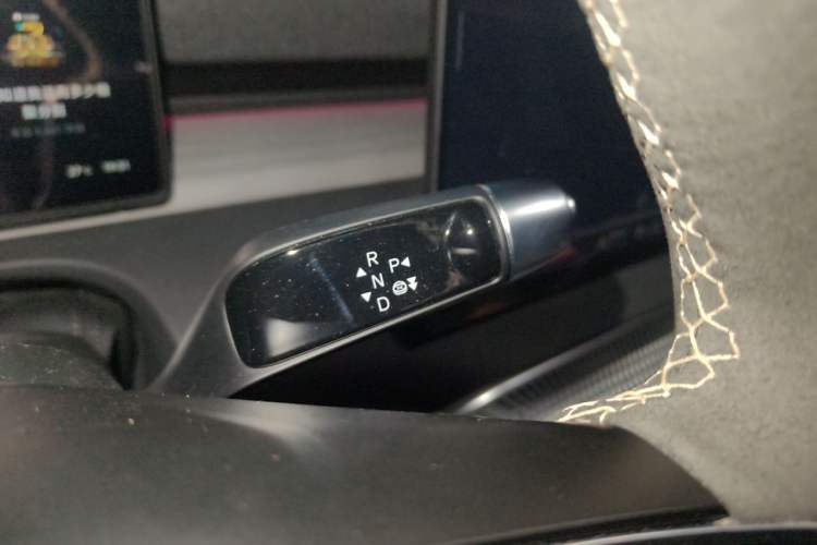Used XPeng X9 2024 702 Ultra-Long Range Max Gear Lever