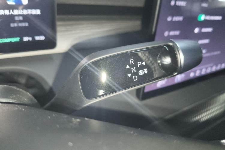 Used XPeng X9 2024 610 Long-Range Pro Gear Lever