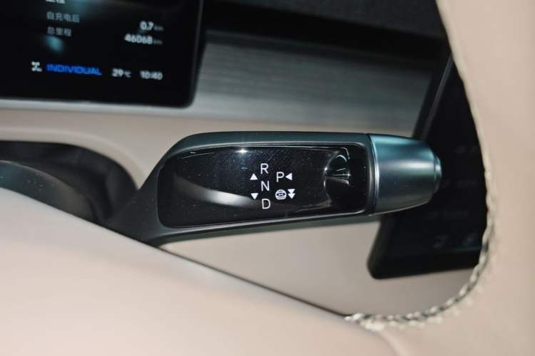 Used XPeng X9 2024 702 Ultra-Long Range Max Gear Lever