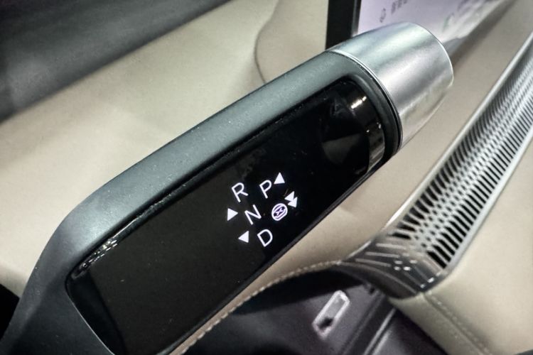 Used XPeng X9 2024 640 All-Wheel Drive High-Performance Max Gear Lever