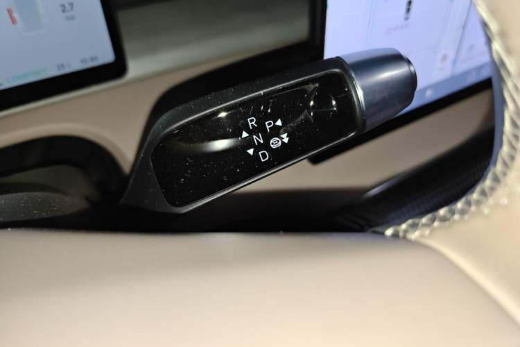 Used XPeng X9 2024 702 Ultra-Long Range Pro Gear Lever