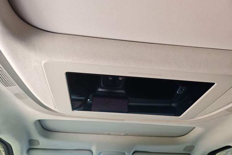 Used XPeng X9 2024 610 Long-Range Pro Headliner