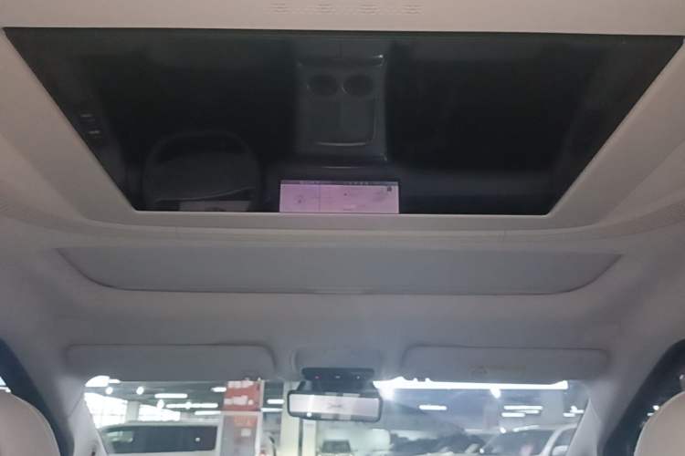 Used XPeng X9 2024 702 Ultra-Long Range Max Headliner