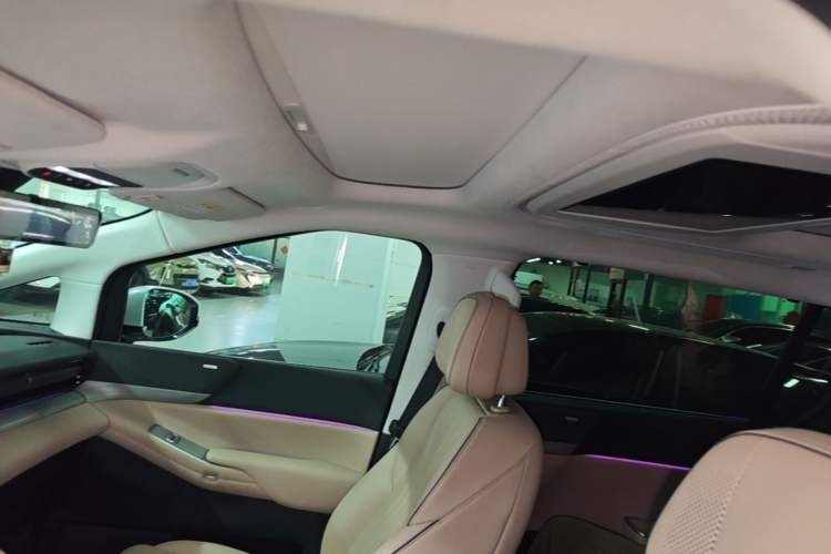 Used XPeng X9 2024 702 Ultra-Long Range Pro Headliner