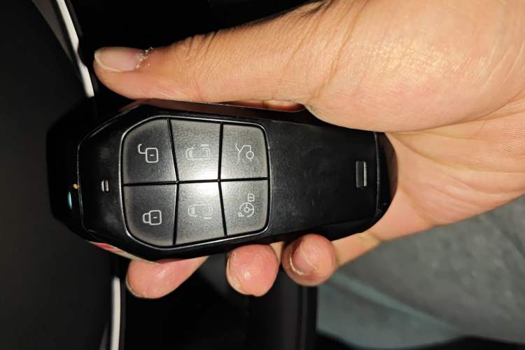 Used XPeng X9 2024 610 Long-Range Pro Interior 1