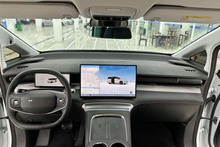 Used XPeng X9 2024 610 Long-Range Pro Interior 1
