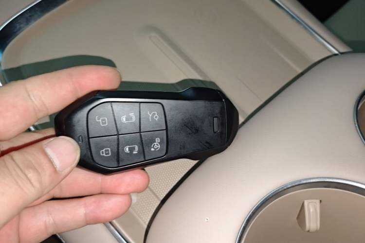 Used XPeng X9 2024 610 Long-Range Pro Interior 1