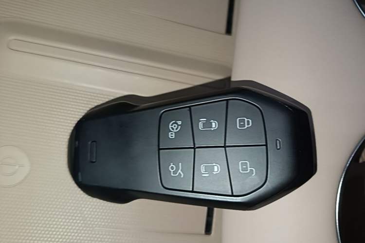 Used XPeng X9 2024 702 Ultra-Long Range Max Interior 1