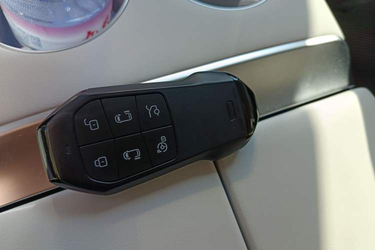 Used XPeng X9 2024 640 All-Wheel Drive High-Performance Max Interior 1
