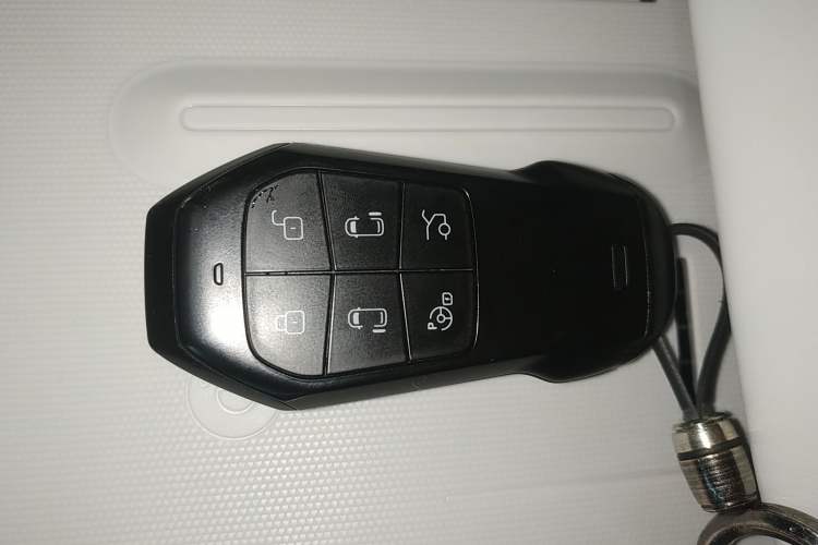 Used XPeng X9 2024 610 Long-Range Pro Interior 1