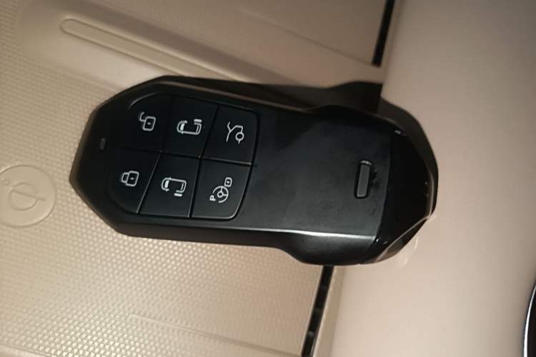 Used XPeng X9 2024 640 All-Wheel Drive High-Performance Max Interior 1