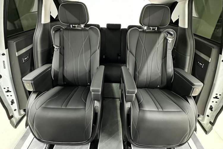 Used XPeng X9 2024 610 Long-Range Pro Interior 10