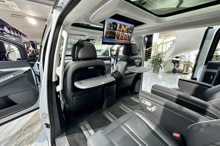 Used XPeng X9 2024 702 Ultra-Long Range Max Interior 10