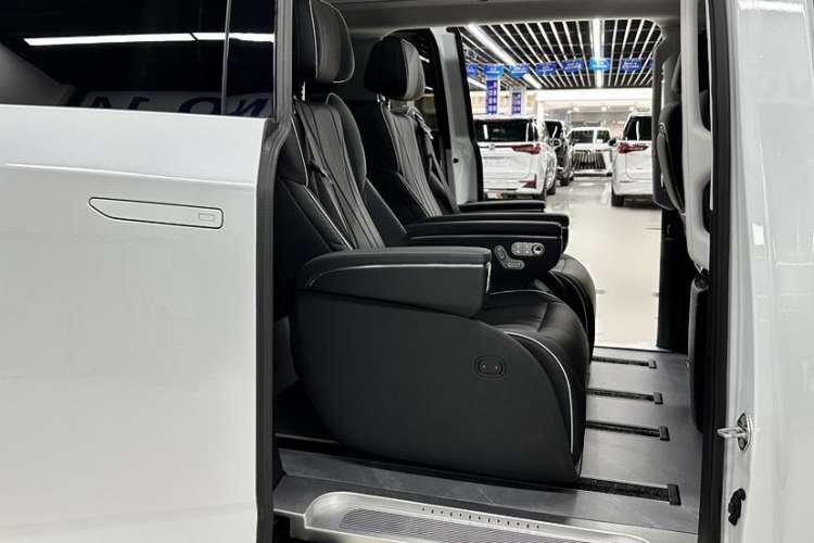 Used XPeng X9 2024 610 Long-Range Pro Interior 11