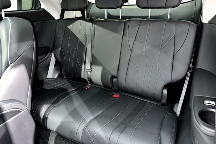 Used XPeng X9 2024 702 Ultra-Long Range Max Interior 12