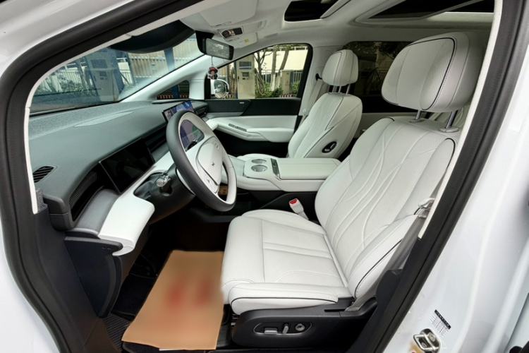 Used XPeng X9 2024 702 Ultra-Long Range Max Interior 2