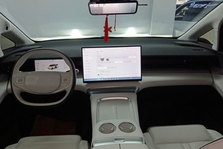Used XPeng X9 2024 702 Ultra-Long Range Pro Interior 2